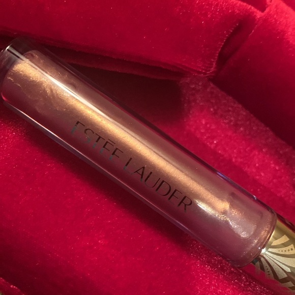 Brand new stunning authentic lip gloss sheen shiny Estée Lauder. Must have!